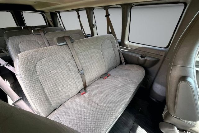 2022 GMC Savana Passenger 3500 LS