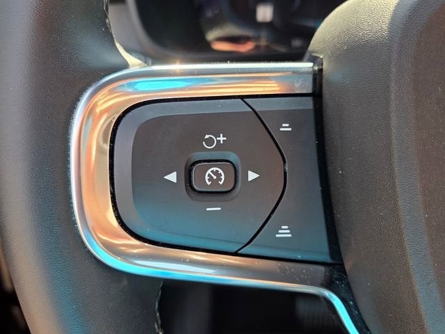 2024 Volvo XC40 Core Bright Theme