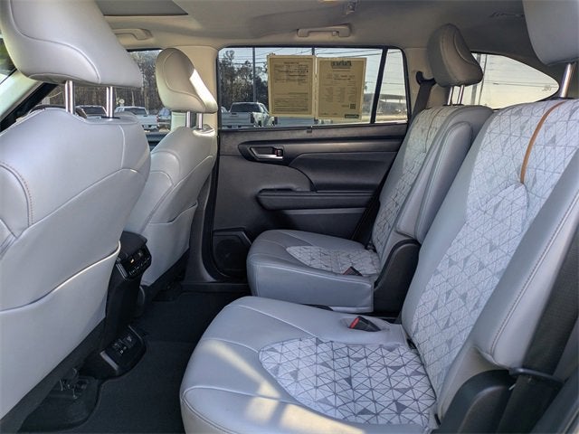 2023 Toyota Highlander Hybrid Bronze Edition