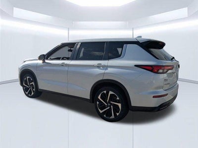 2022 Mitsubishi Outlander ES