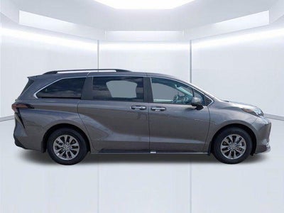 2024 Toyota Sienna XLE 8 Passenger