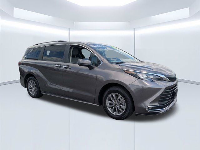2024 Toyota Sienna XLE 8 Passenger