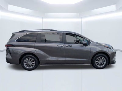 2024 Toyota Sienna XLE 8 Passenger