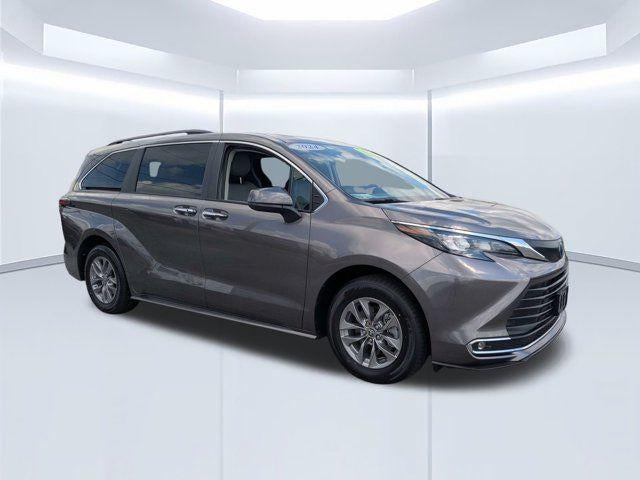 2024 Toyota Sienna XLE 8 Passenger