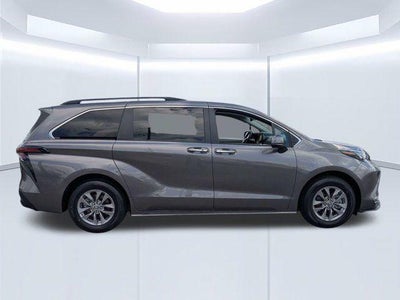 2024 Toyota Sienna XLE 8 Passenger