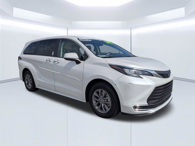 2024 Toyota Sienna XLE 8 Passenger