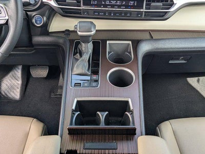 2024 Toyota Sienna XLE 8 Passenger