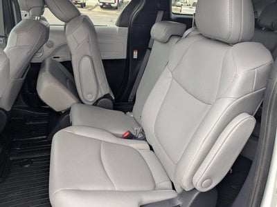2025 Toyota Sienna XLE 8 Passenger