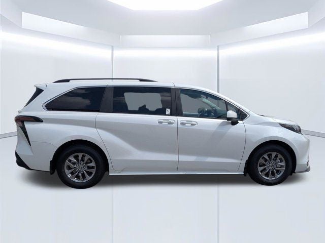 2025 Toyota Sienna XLE 8 Passenger