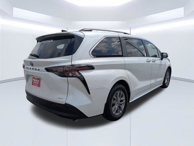 2025 Toyota Sienna XLE 8 Passenger