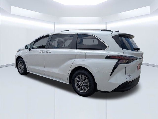 2025 Toyota Sienna XLE 8 Passenger