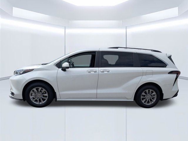 2025 Toyota Sienna XLE 8 Passenger