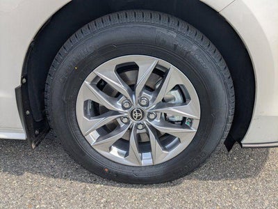 2025 Toyota Sienna XLE 8 Passenger