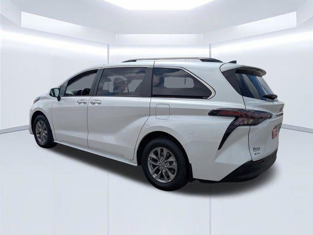 2025 Toyota Sienna XLE 8 Passenger