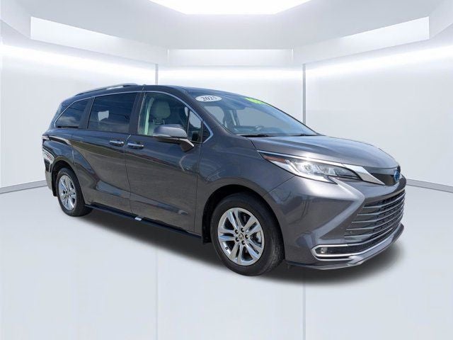 2025 Toyota Sienna Limited 7 Passenger