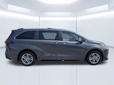 2025 Toyota Sienna Limited 7 Passenger
