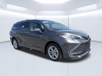 2025 Toyota Sienna Limited 7 Passenger